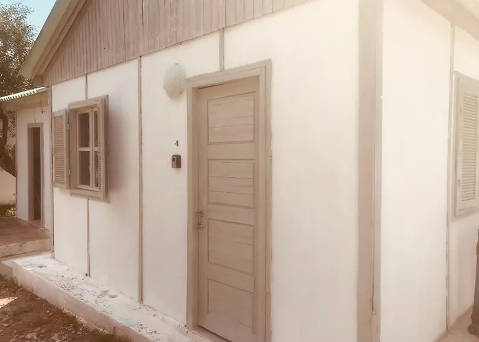 Barreira Beachfront Rooms 4